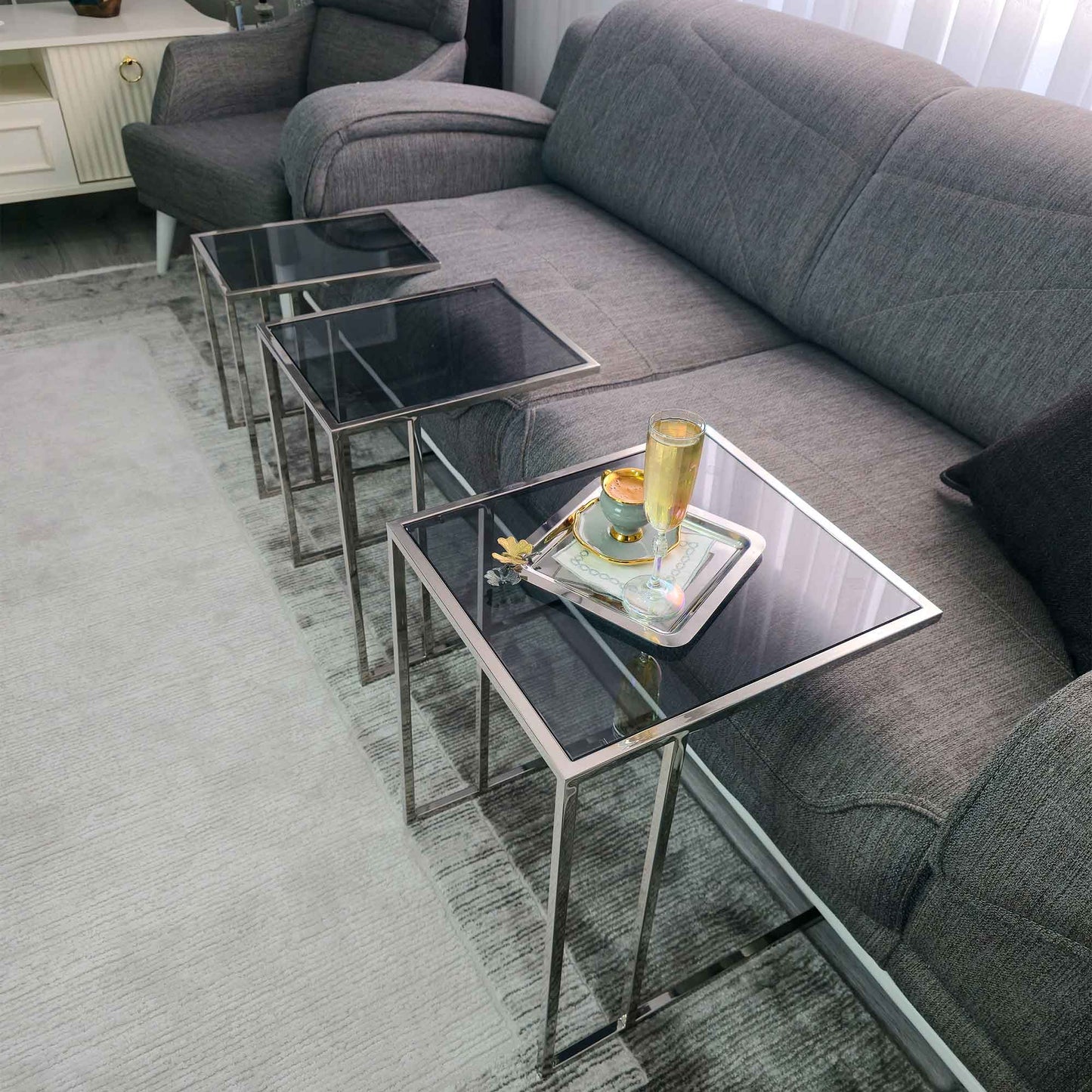 Gunesly Decor Luxury 3’lü Füme Cam Zigon Sehpa Seti – Metal Gövde, Temperli Cam, Modern & Şık Tasarım