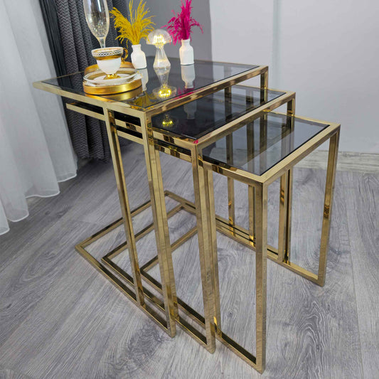Gunesly Decor Luxury 3’lü Zigon Sehpa Seti – Titanyum Gold Kaplama Metal Gövde, Füme Temperli Cam, Modern Tasarım